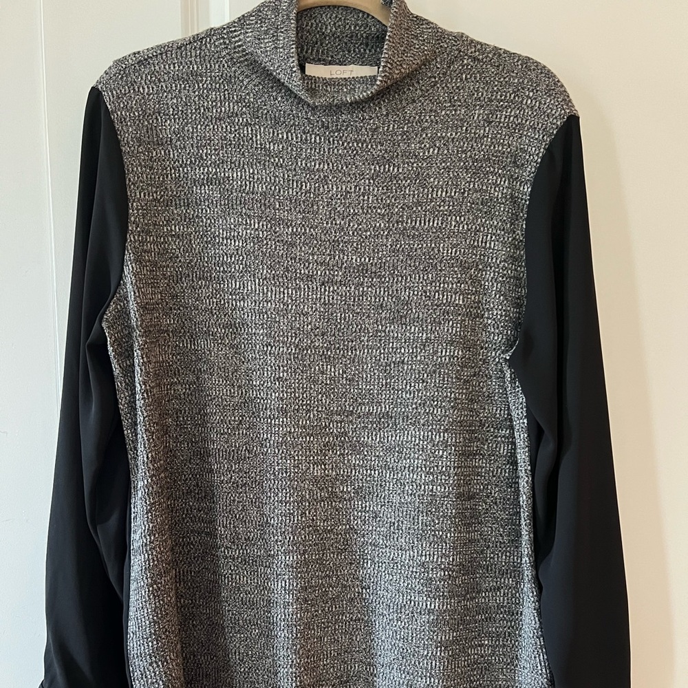 Black/gray women’s blouse